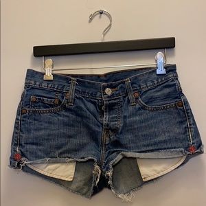 Levi’s 501 cut off jean shorts size 25
